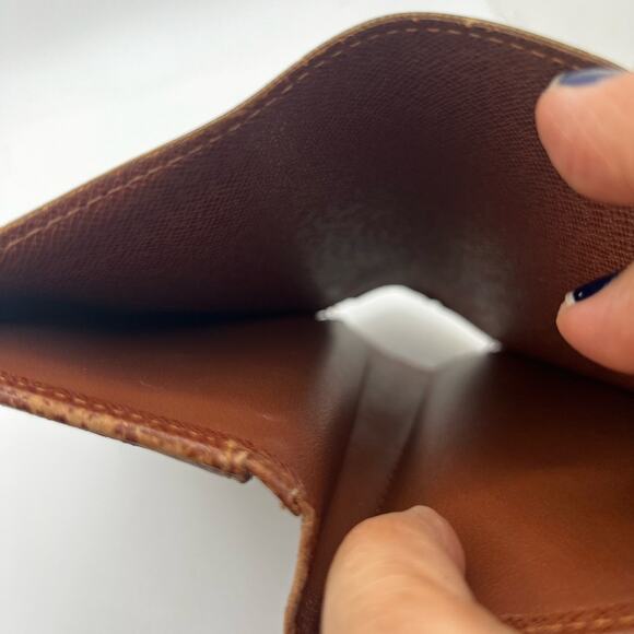 GUC Louis Vuitton Monogram Compact Wallet - Picture 7 of 8